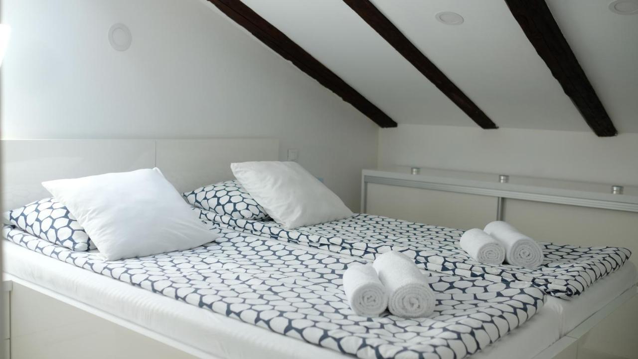 Apartments Blue Lavender Крес Екстериор снимка