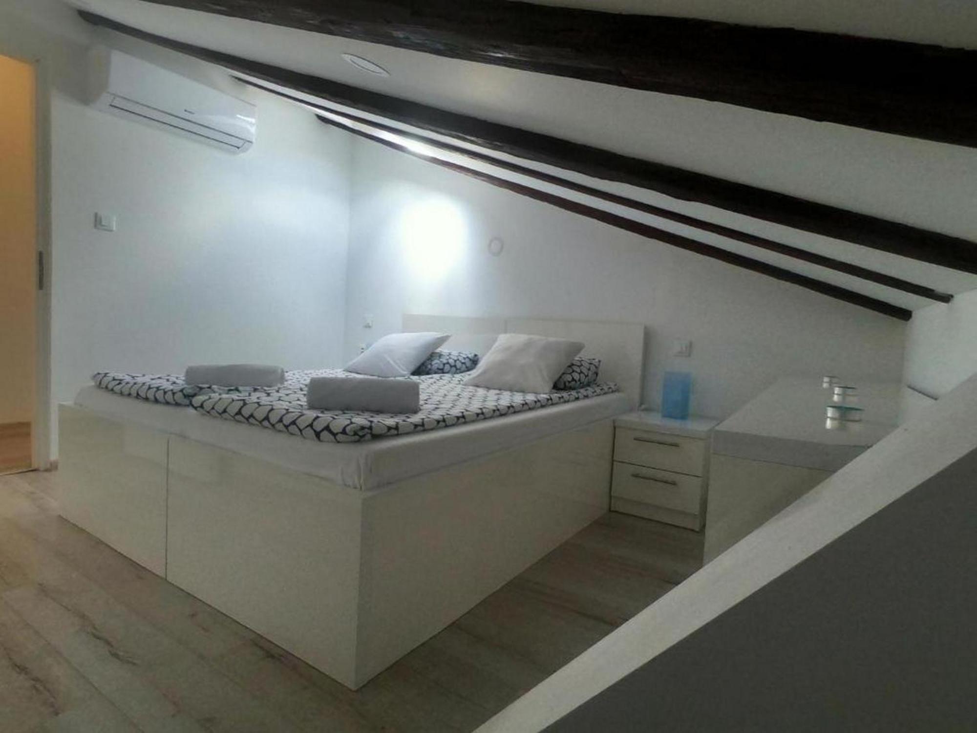 Apartments Blue Lavender Крес Стая снимка