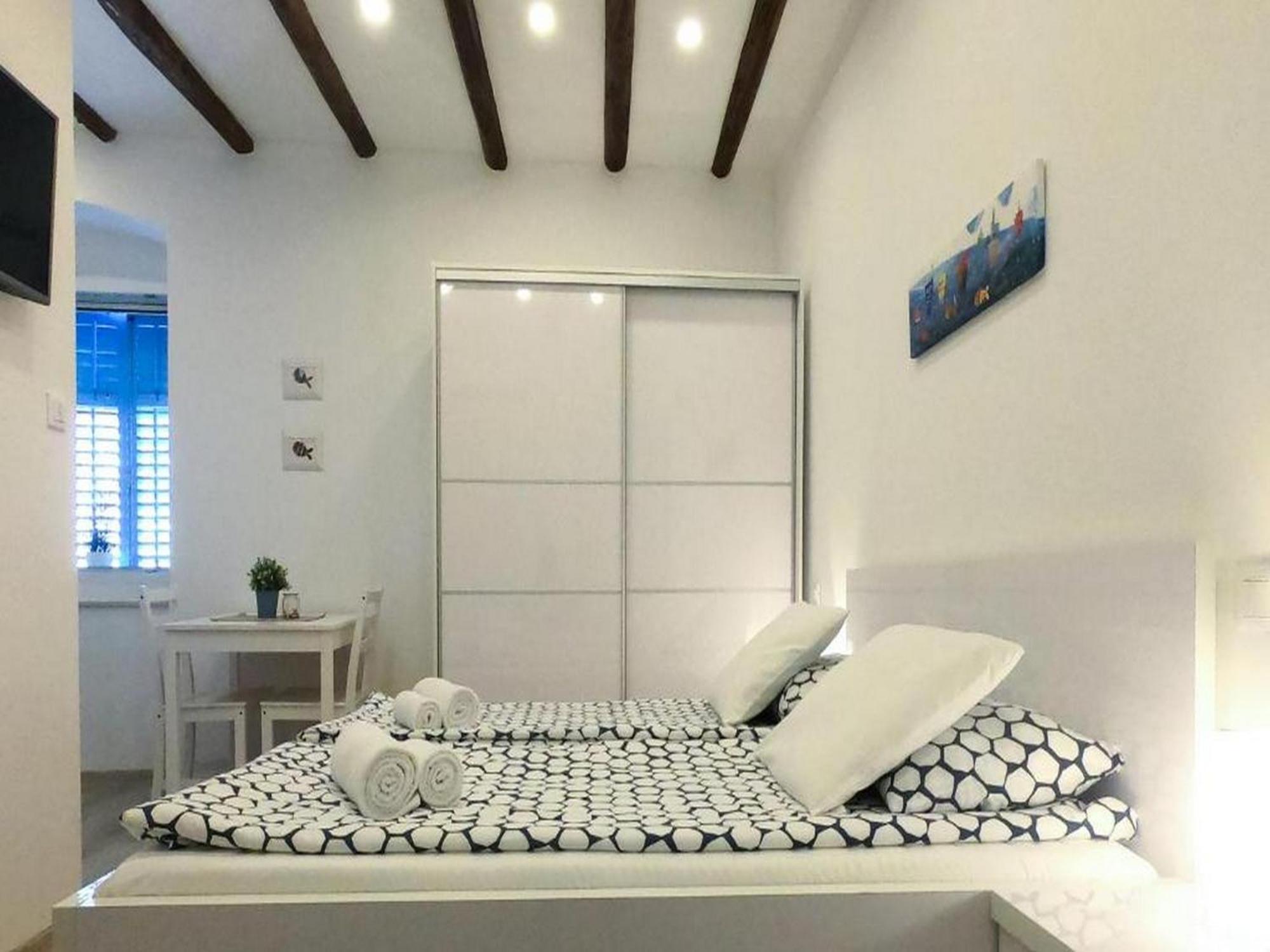 Apartments Blue Lavender Крес Стая снимка